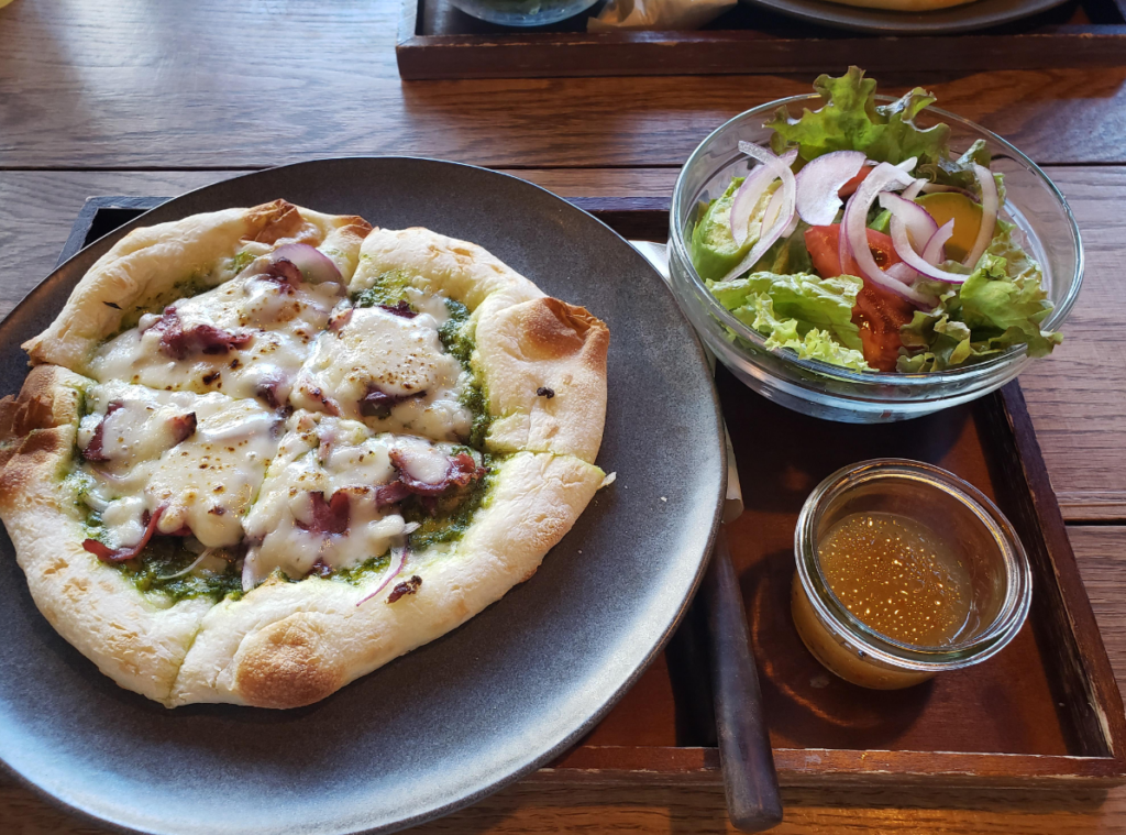 ハチカフェ犬山店のピザセット